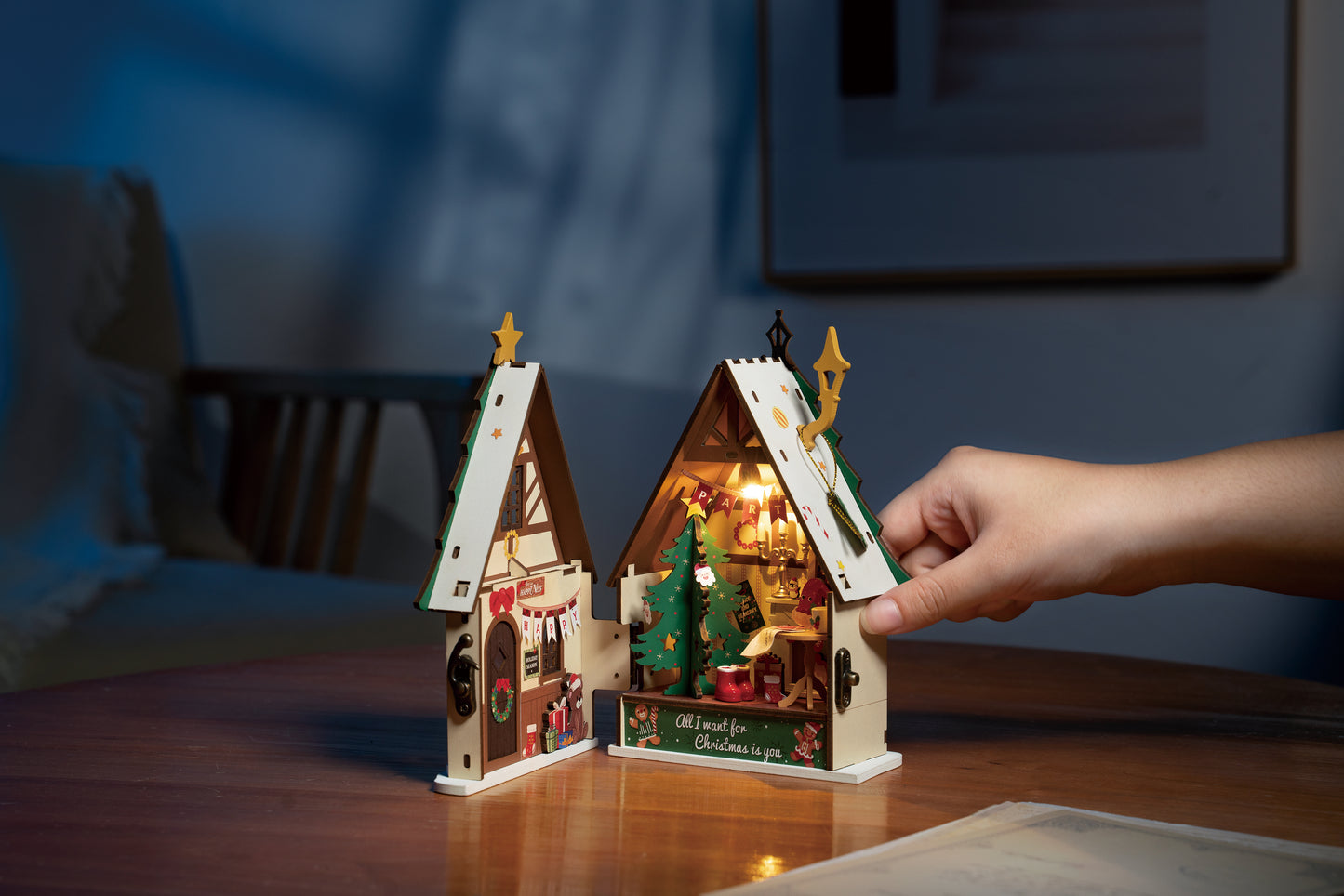 Rolife Twinkling Christmas House DIY Miniature House DS036